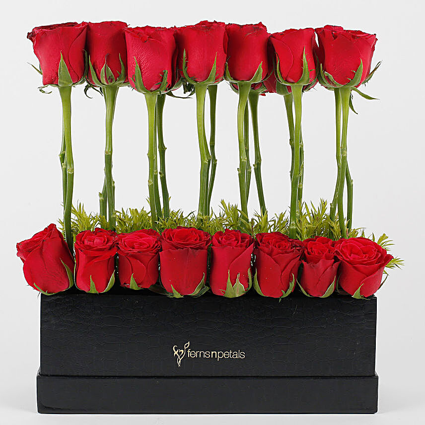29 Red Roses Black FNP Box