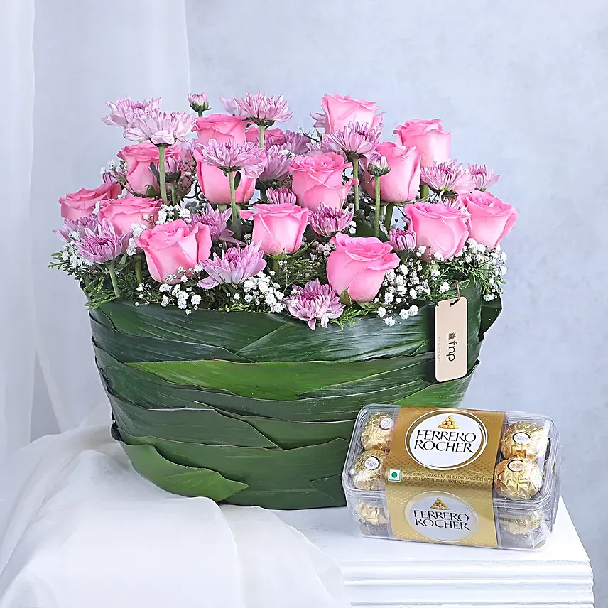 Beautiful Daisy With Delicious Chocolates Combo
