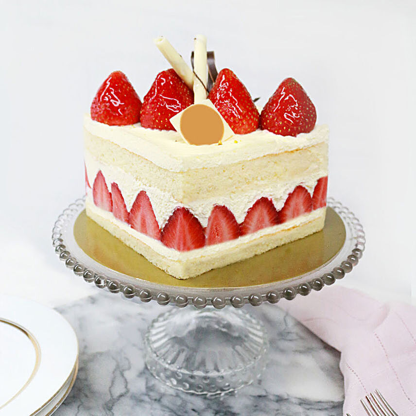 Heavenly Strawberry Small Cake