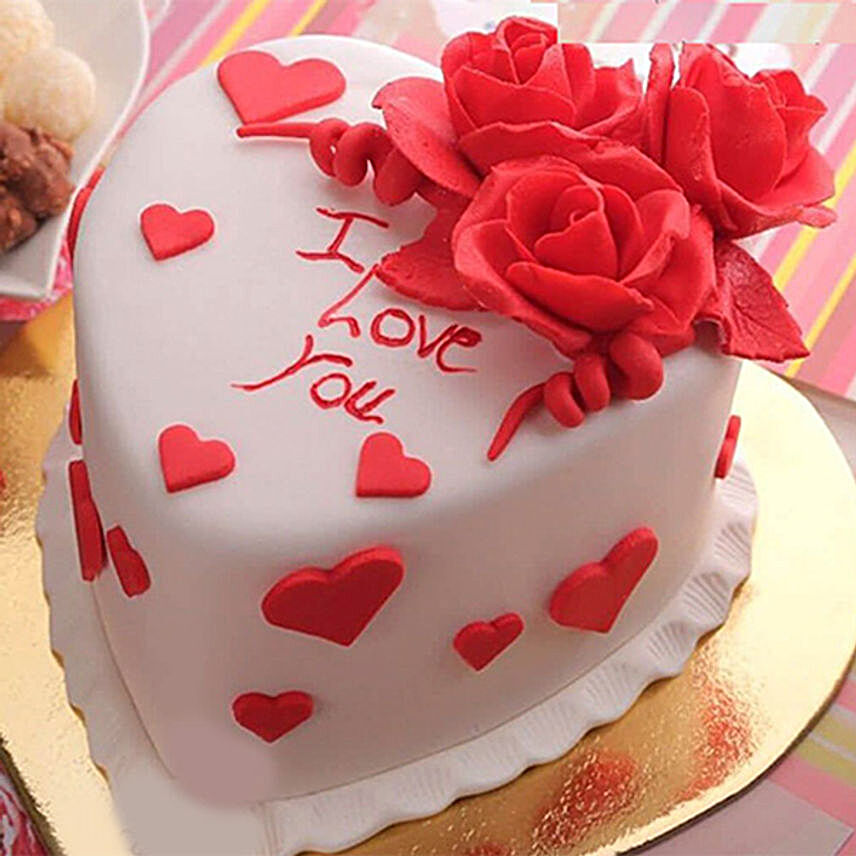 Romantic Love Themed Cake With Roses