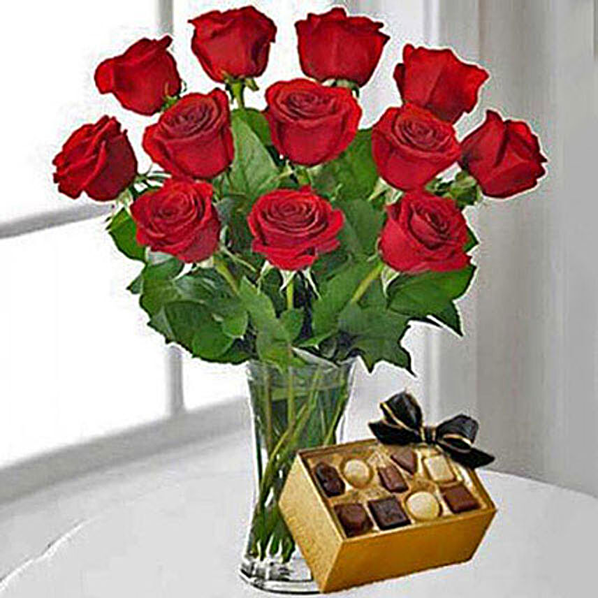 12 Red Roses With Chocolates